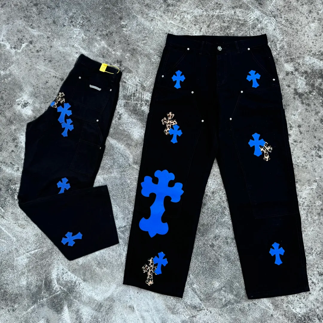 P290 model number: H653 chrome hearts Top Cow King F&F Limited to friends and family 1of1 Carhartt base version Jeans Three-dimensional version Loose and comfortable, not picky about body shape Look taller and slimmer Factory Seiko Original quality control Same style for men and women Can be matched with couples Versatile recommendation Must-have jeans for all seasons Hipsters have been disappointed From the quality selection of fabrics, the tailoring of details, and the matching of patterns are impeccable! The upper body is so handsome when worn...it can be easily worn by men, women and children! The craftsmanship is made of heavy-duty washed pure cotton denim fabric. After washing, it is soft and thick and looks very stylish when worn. Size: 28, 30, 32, 34, 36 (S-XXL) Color: black